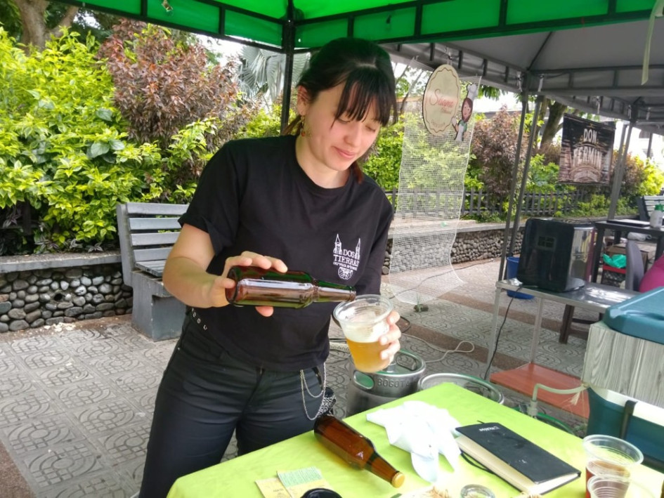 Los cerveceros artesanales de Chinchiná, Riosucio, Cartago (Valle) y Belén de Umbría (Risaralda) exponen en el Parque de Bolívar de Chinchiná. El municipio celebra el Oktoberfest.