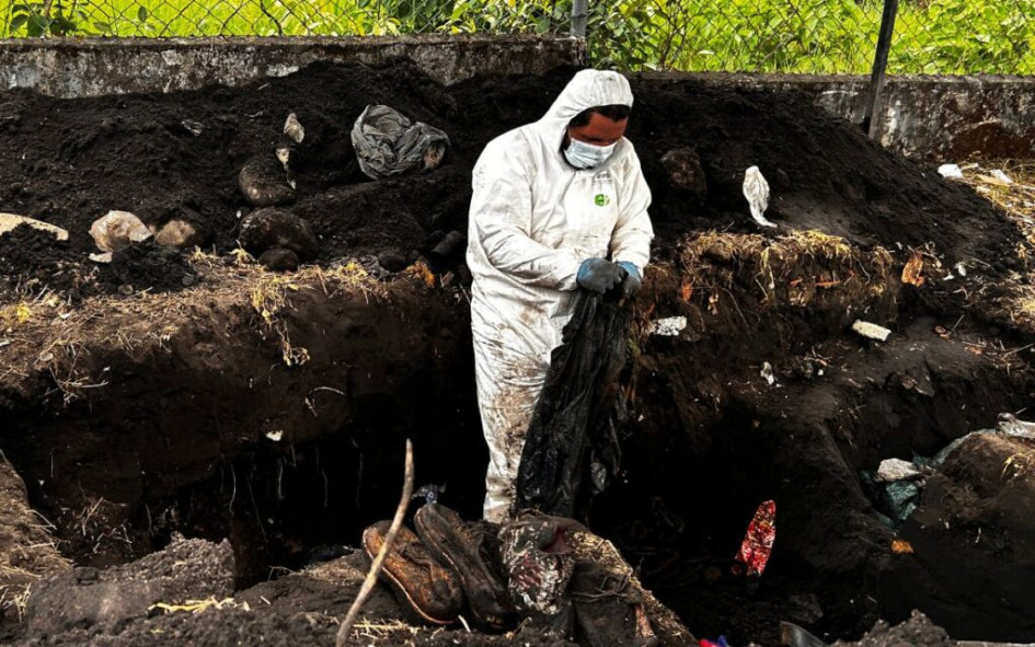 Fueron 14 cuerpos de personas no identificadas los que hallaron en los dos cementerios.