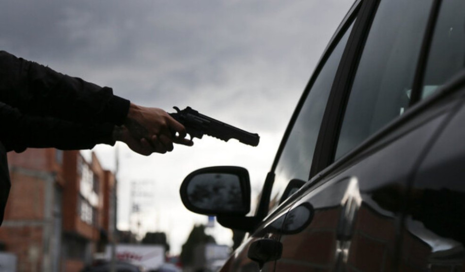 Los fleteros se movilizaban en motocicleta y le hurtaron $40 millones a su víctima.