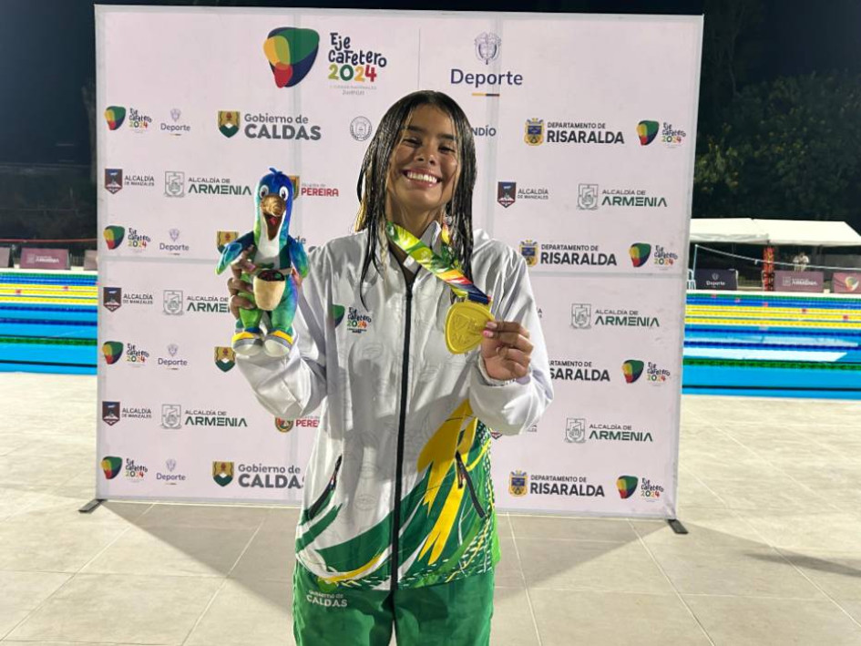 Nicoll Agudelo Jiménez, paranadadora de Caldas, ganadora de dos medallas de oro en los I Juegos Nacionales Juveniles. 