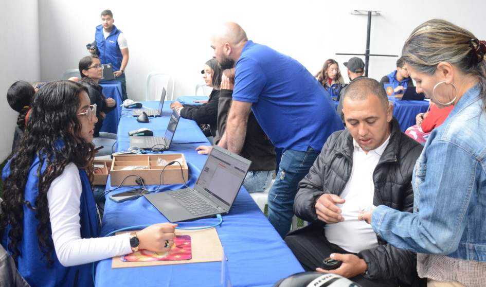 Madrugan a comprar abonos para los aguinaldos navideños