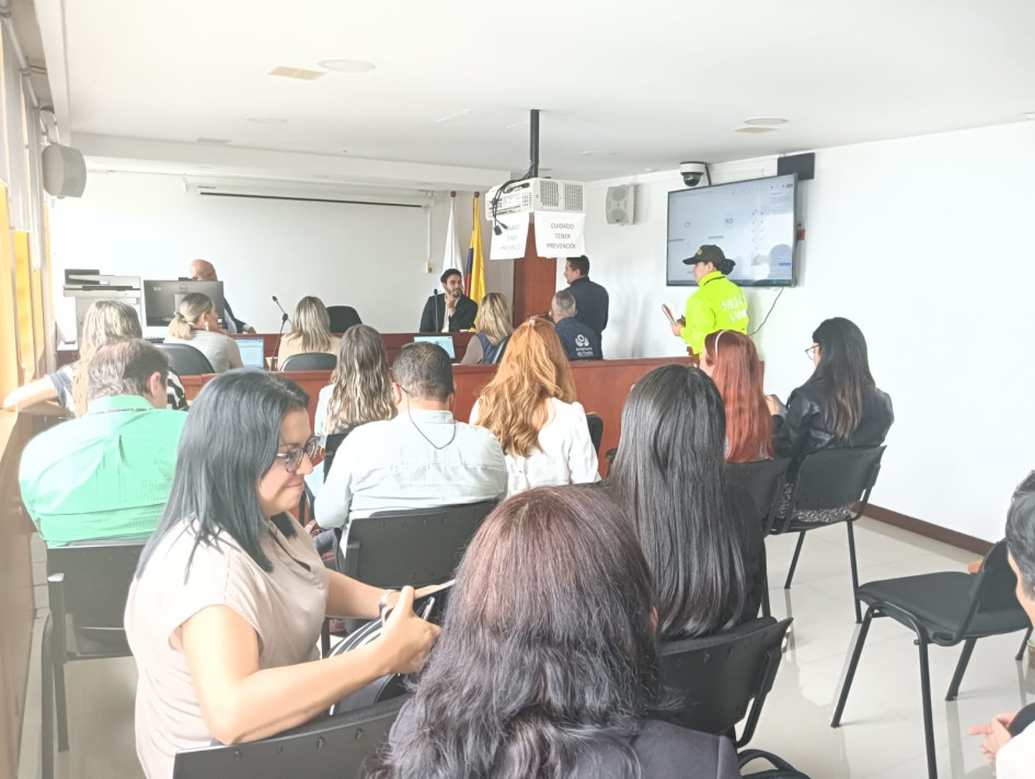 Uniformados de la Policía arrestaron en Manizales a Martha Irene Ojeda, gerente regional de Nueva EPS.