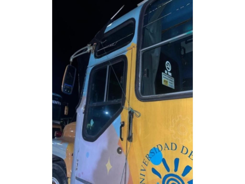 Uno de los dos buses de la Universidad de Caldas en La Dorada continúa en mal estado. 