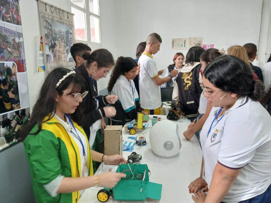 Además de promover la siembra, en el colegio Gran Colombia le apuestan a los semilleros de astronomía y ciencia.