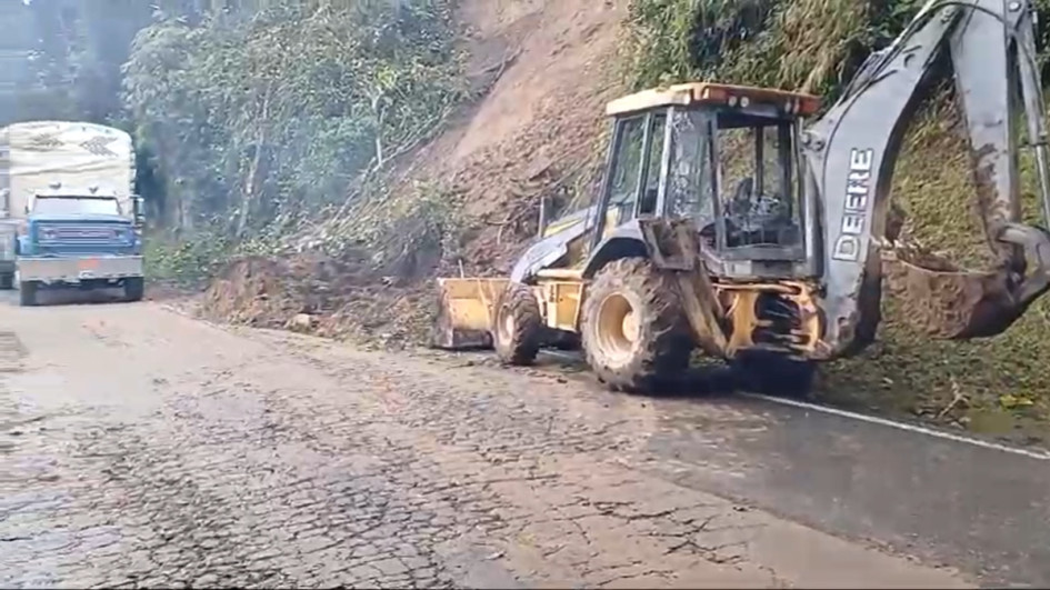 El derrumbe se presentó en el tramo entre Padua y Petaqueros.