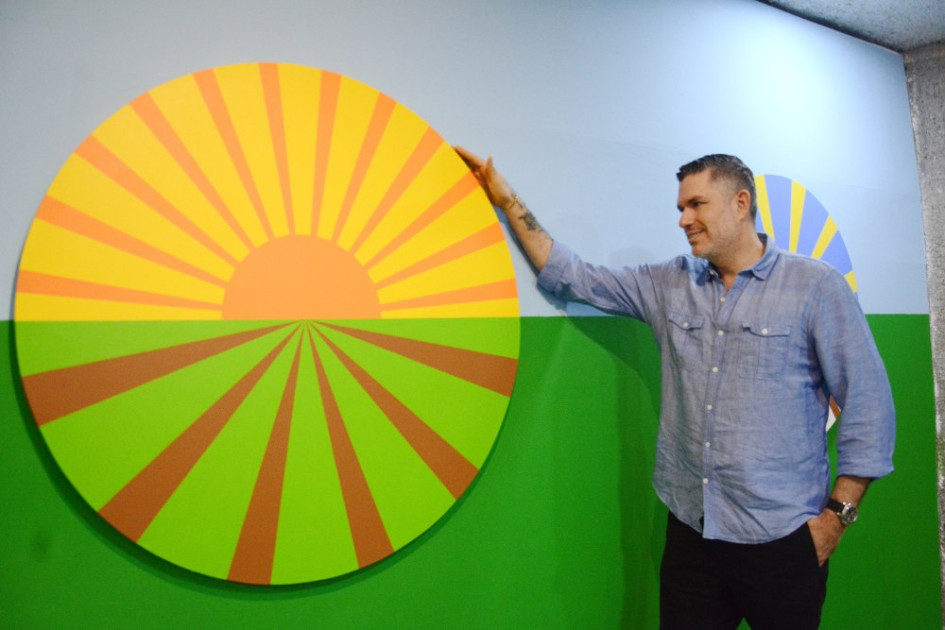 Esta obra pertenece a la serie 'Cultivos y horizontes'. Está hecha en pintura acrílica sobre lienzo.