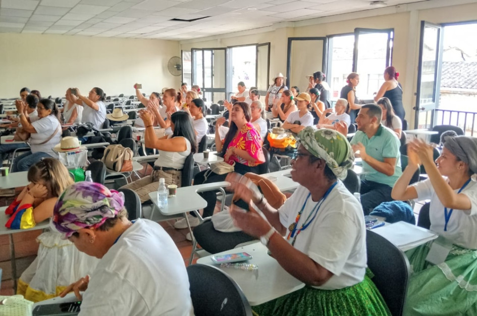Emprendedores de cinco municipios dieron a conocer sus ideas de negocios. 