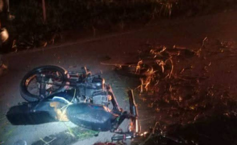 Así quedó uno de las dos motos del accidente de este miércoles en Palestina. Foto de Bomberos Palestina.