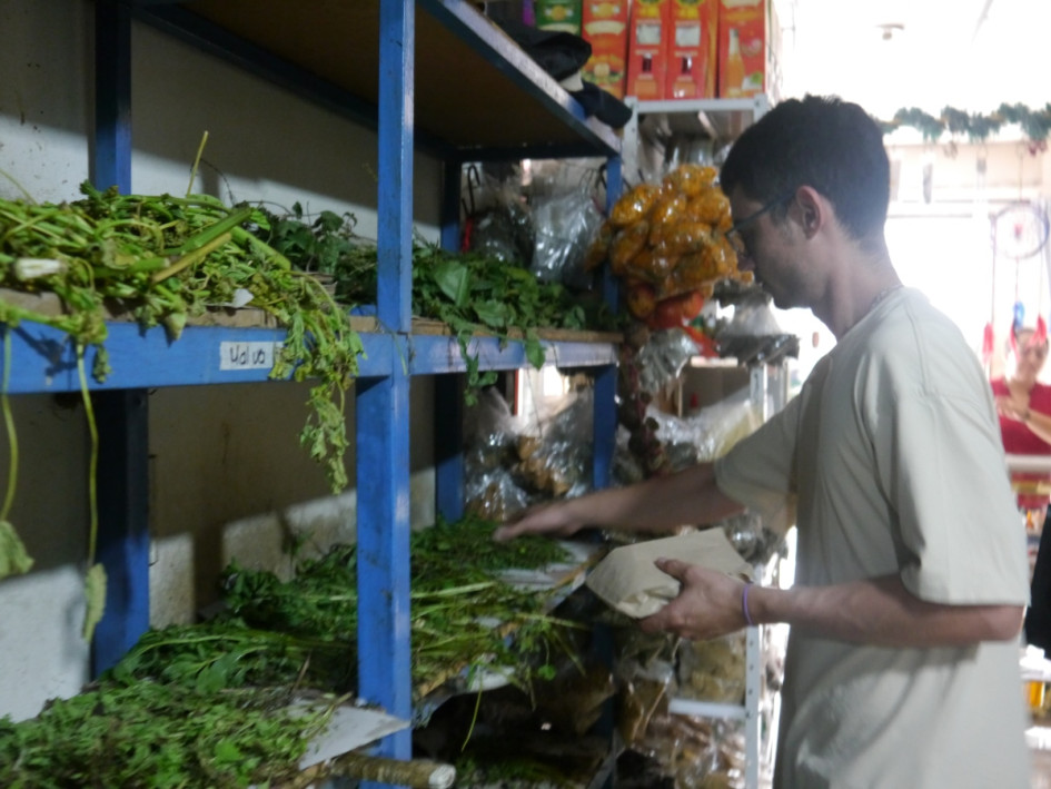 Los tenderos de hierbas dan recomendaciones para el uso de las plantas amargas y las dulces para los baños y los riegos de este 31 de diciembre.