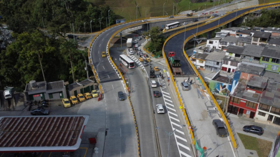 Vista aérea de las obras en el intercambiador vial de Los Cedros, en Manizales (foto de diciembre de este 2024).
