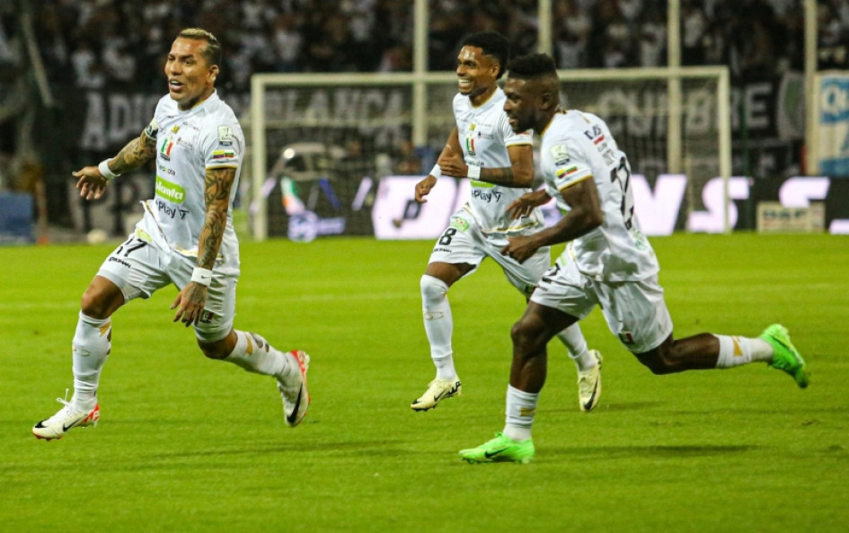 La carrera emocionada de Dayro Moreno con Esteban Beltrán y Juan David Cuesta. Once Caldas goleó al América y está ad portas de la final.