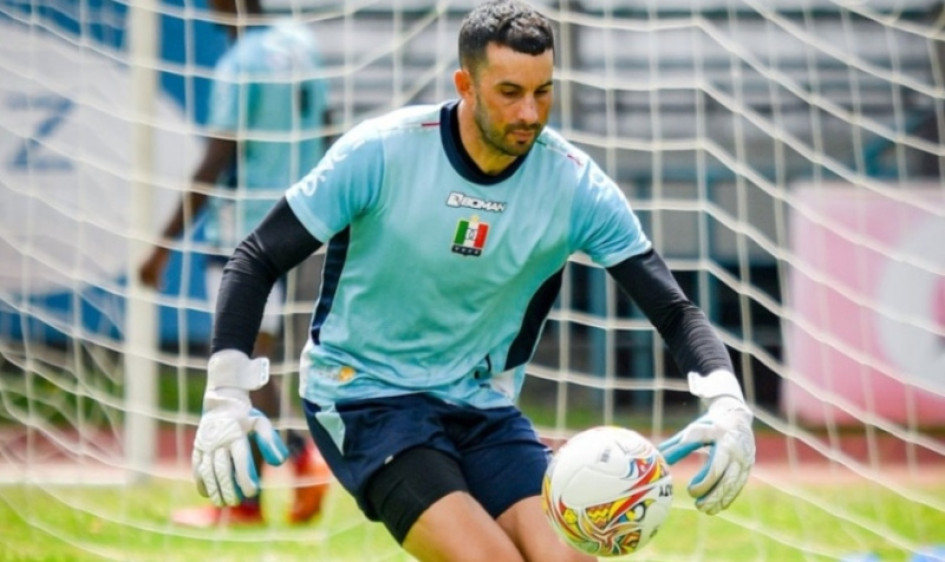 El portero argentino Ezequiel Mastrolía no seguirá con el Once Caldas; quiere jugar y en Manizales es suplente de James Aguirre.