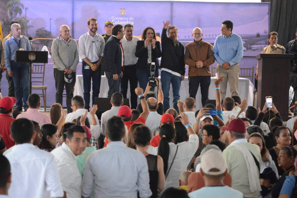 Muy de cerca le habló el gobernador de Caldas, Henry Gutiérrez, al presidente Petro.
