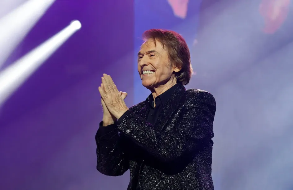 Raphael, cantante español.