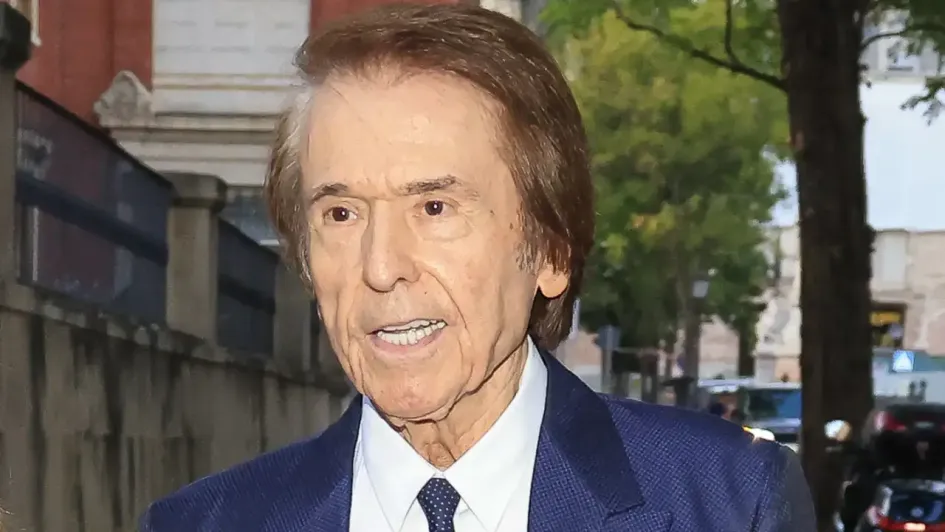 Raphael, cantante español.