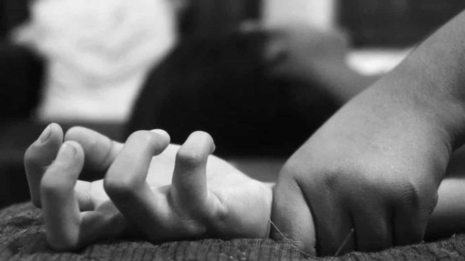 Fue tocada en sus partes íntimas por el procesado, quien aprovechó la ausencia de su esposa, quien estaba en una cita médica fuera de la población.