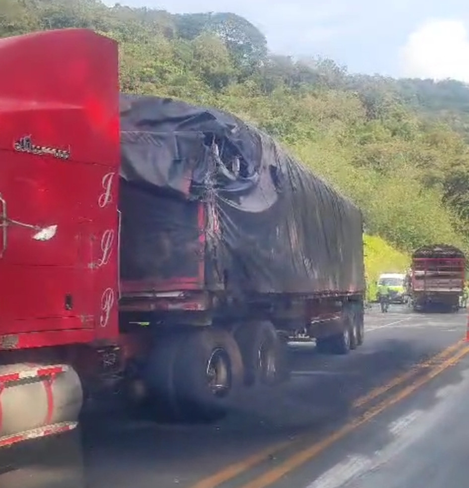 El choque se registró entre La Pintada y La Felisa. Un conductor murió.