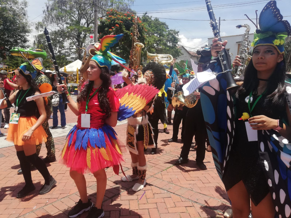 Los niños se toman el Carnaval de Riosucio. 