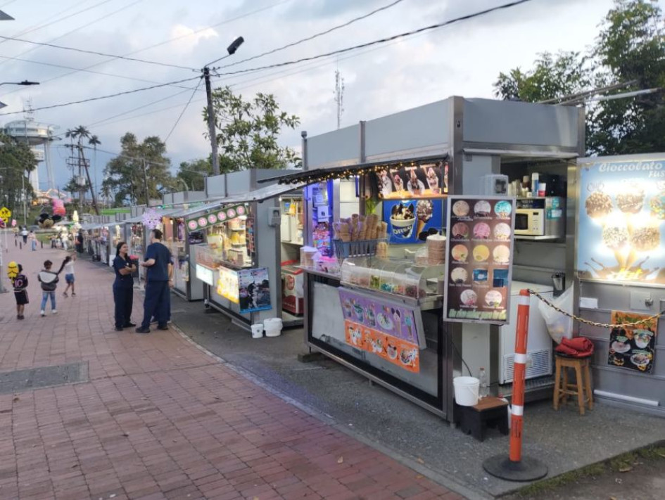En una heladería argumentan que los horarios establecidos no se ajustan a su realidad comercial diaria. Queja.