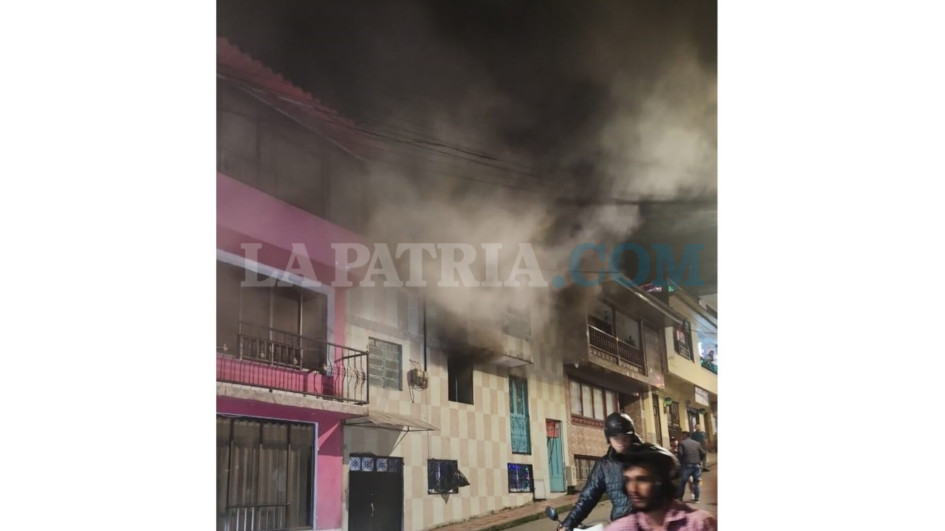 El incendio se registró en una vivienda ubicada cerca del Parque Principal. No se registraron víctimas ni lesionados.