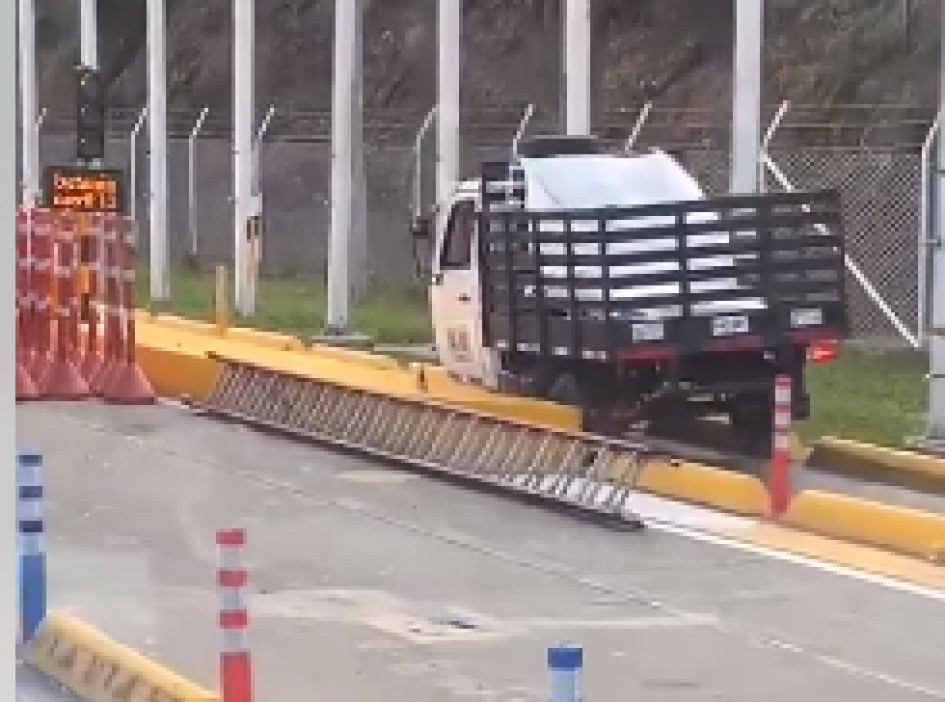 El vehículo atorado.