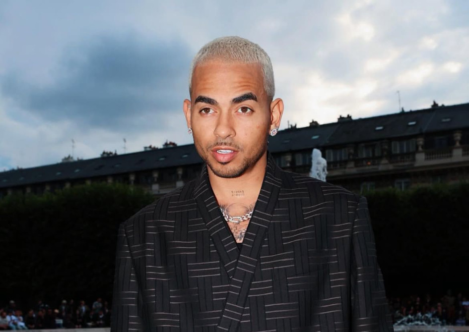 A través de redes sociales el cantante de reguetón anunció su filme biográfico 