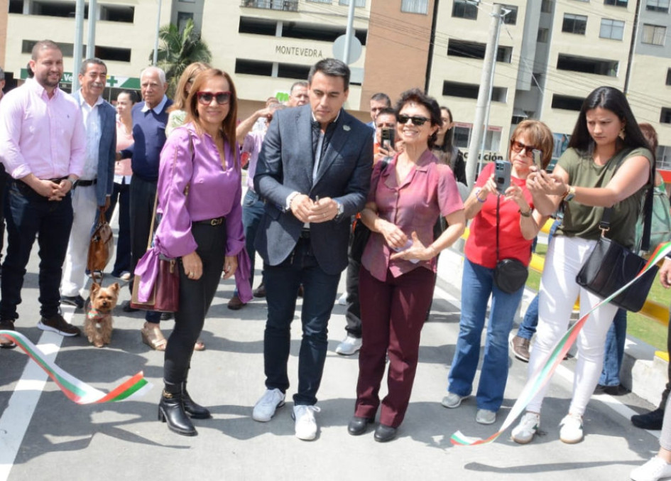 Jorge Eduardo Rojas, alcalde de Manizales, llegó por segunda vez al cargo respaldado por 118 mil 239 votos. En la imagen aparece haciendo la inauguración del puente elevado de la Baja Suiza.