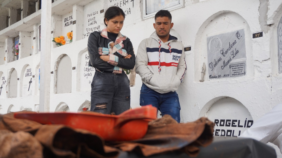 María Fernanda y su tío Jhon Jairo presenciaron la exhumación de los restos óseos de quien sería María Lilia.