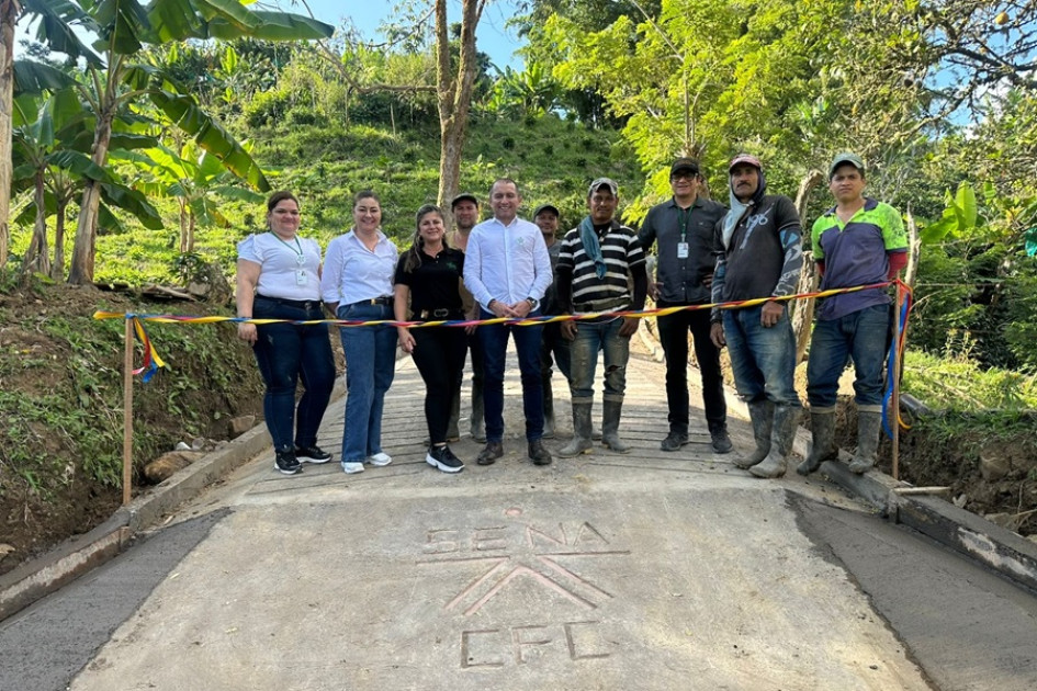 El proyecto inauguró placas huella en Risaralda y Anserma. 