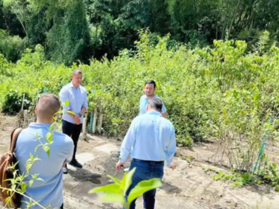 Este es el terreno en el que se inició el proyecto Valles de Canaan que fue abandonado por el contratista.