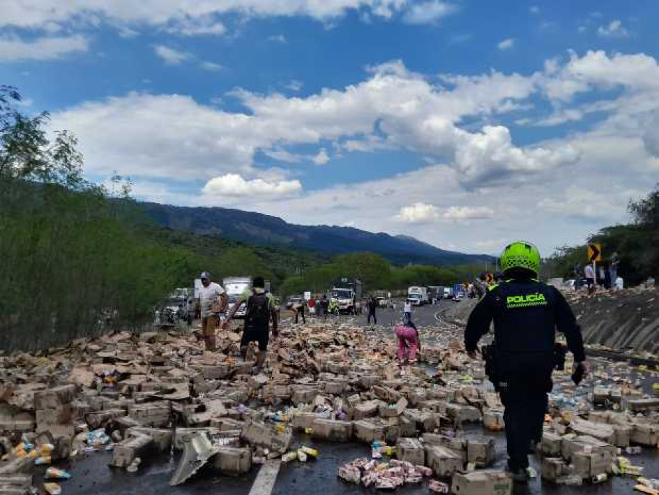 El automotor llevaba jugos en caja.