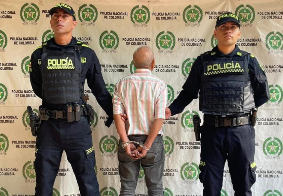 Miembros de la Policía capturaron al presunto abusador, de 80 años, momentos después de cometer el hecho.