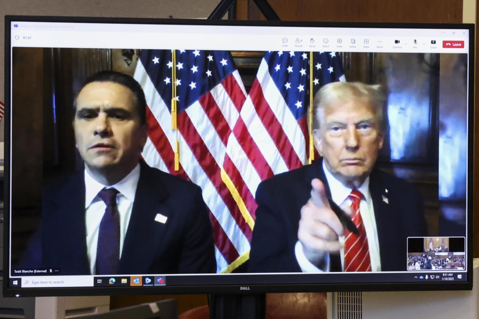 El presidente electo de Estados Unidos, Donald Trump, escucha por videoconferencia este viernes en Nueva York la sentencia a "libertad incondicional" emitida contra él por el juez Juan Merchán. 