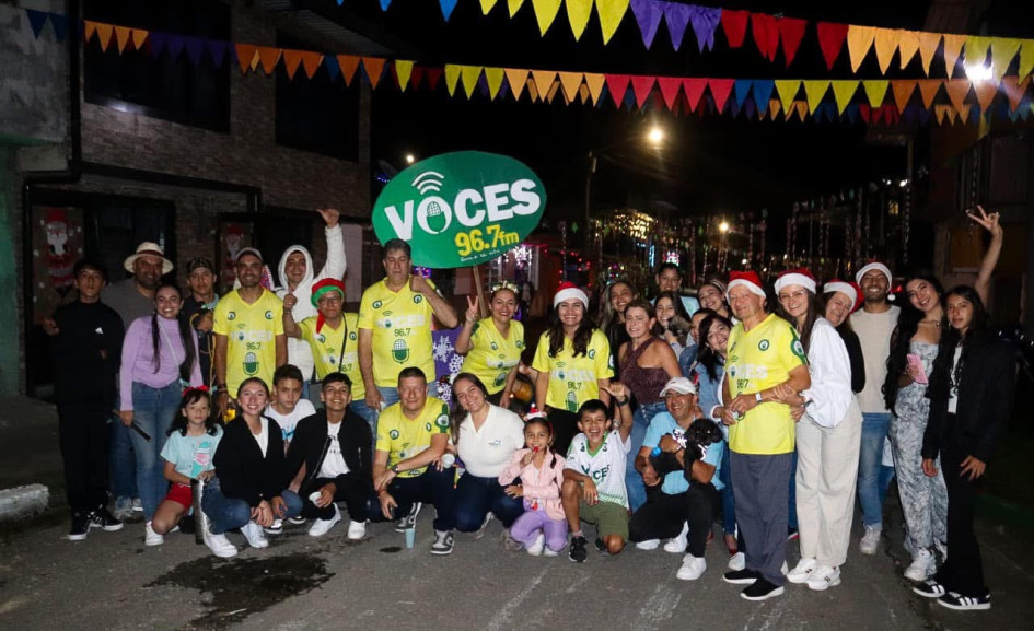 La emisora Voces FM 96.7, de Manzanares (Caldas), aprovecha su audiencia para proponer causas sociales para familias y presos. Estas son sus actividades. Sale a las calles con ciudadanos que concursan.