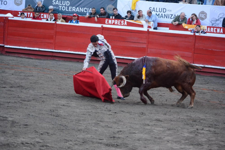 Por la faena al toro Buenavida de la ganadería de Santa Bárbara fue merecedor del premio.