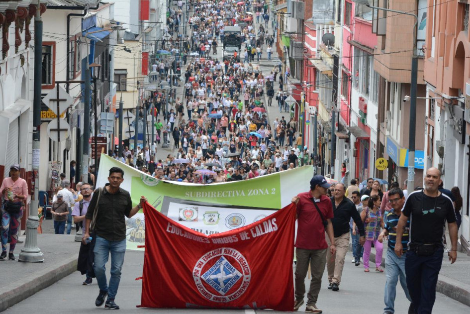 Docentes salieron a las calles por inconformidades con la reforma a la Ley Estatutaria de Educación.