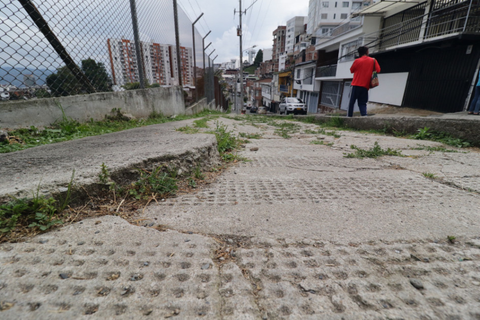 Este andén ya había sido denunciado por LA PATRIA en noviembre del 2024.