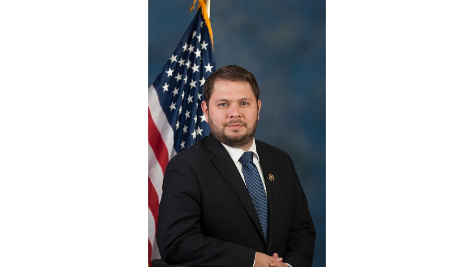 Rubén Gallego, el colombiano que fue elegido senador por el estado de Arizona en el Congreso estadounidense, tiene orígenes de Manzanares (Caldas).