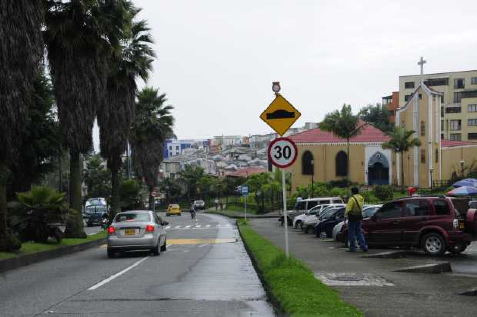 A la joven la hallaron muerta dentro de su apartamento, pero se desconocen las causas del deceso.