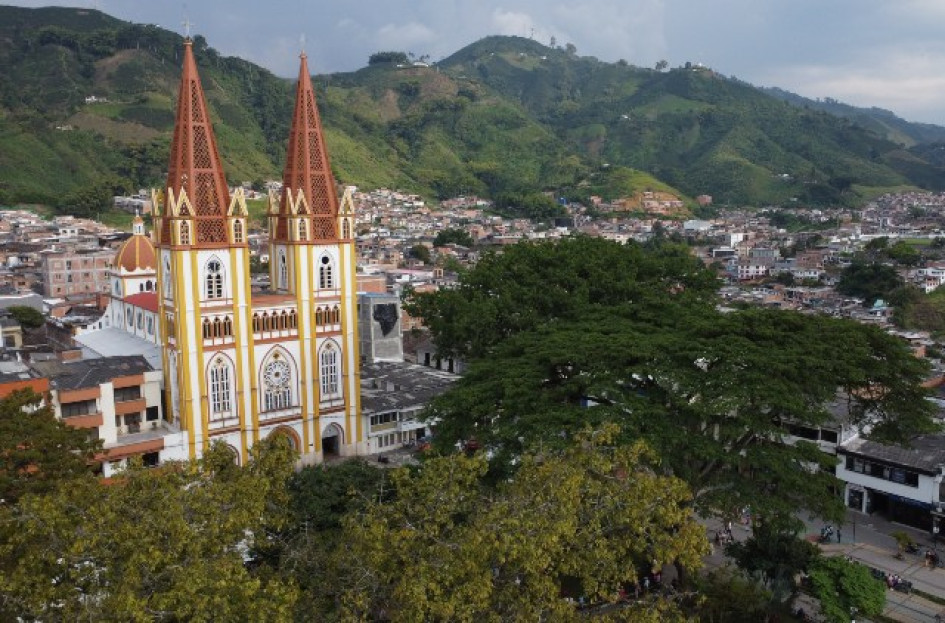 Al interior de la Basílica Nuestra Señora de las Mercedes de Chinchiná a una niña le robaron su celular. 