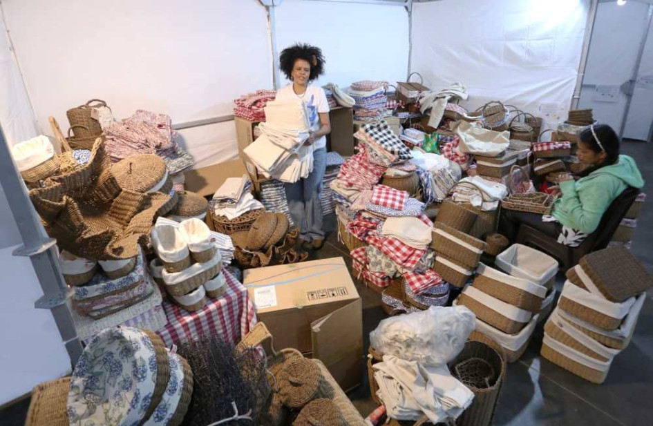 La Feria Artesanal de Manizales va desde hoy hasta el 13 de enero. Nuevamente se realiza en Expoferias donde reúnen a 372 artesanos de Caldas, Egipto, Tailandia (país invitado), entre otros. Los organizadores del evento anuncian ruta gratuita para asistir y tarifas de parqueadero. Así como la invitación a asistir en familia y a apoyar a los artistas.