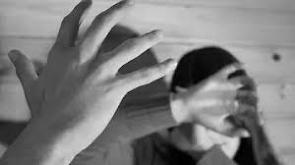 El menor agredió a dos mujeres.