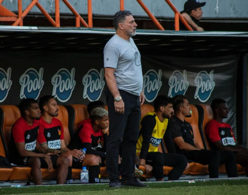 Luis Fernando Suárez técnico del Deportivo Pereira se mostró satisfecho después de la victoria