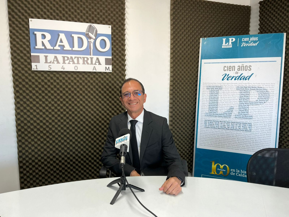 El periodista y cantante manizaleño Juan Harvey Gutiérrez, Melodía y Sentimiento.
