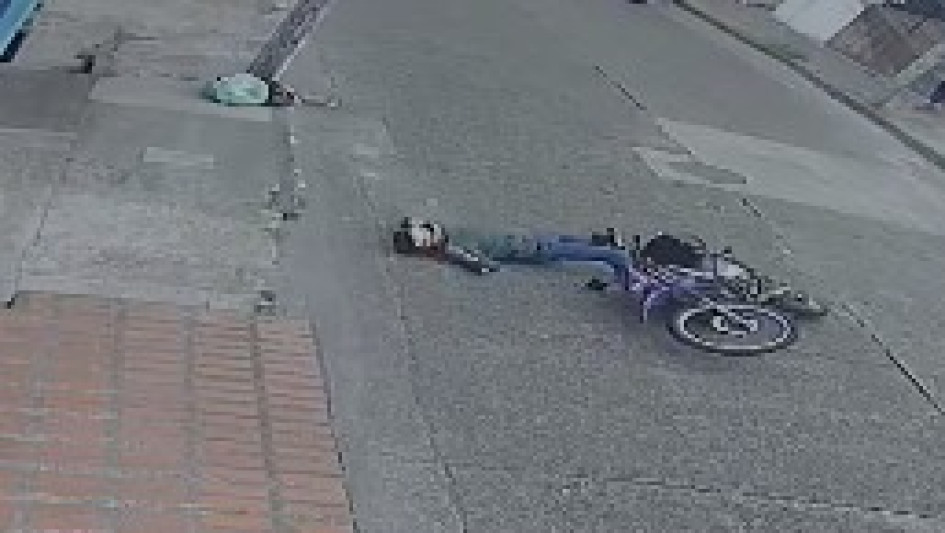 El conductor se lesionó un pie.