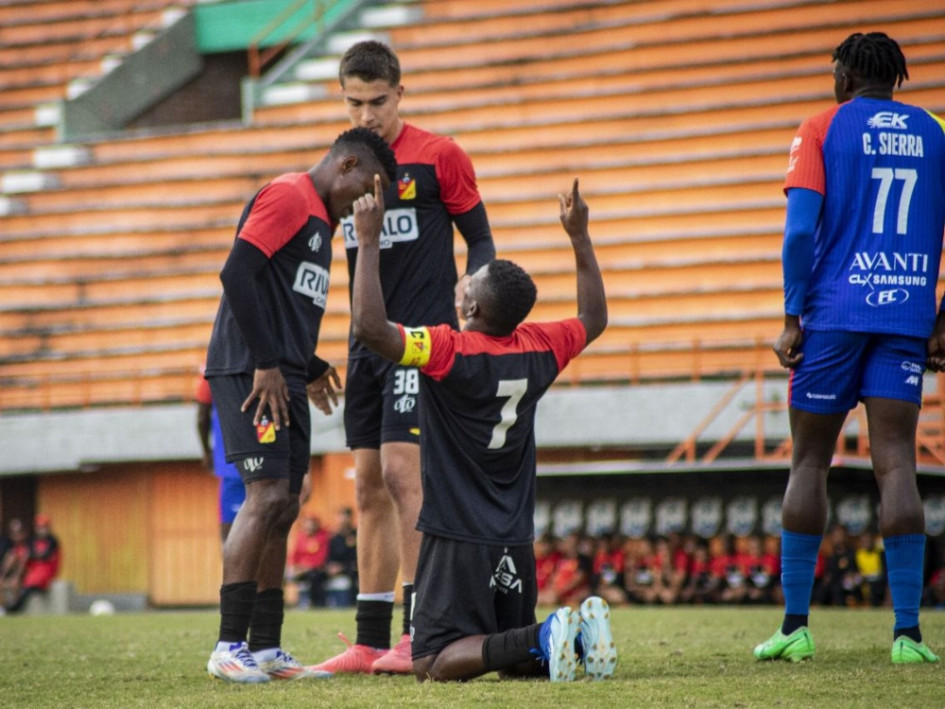 Carlos Darwin Quintero abrió el marcador después de un pase de Yuber Quiñonez. 