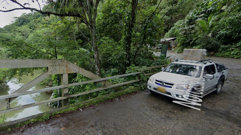 Ciudadanos le piden a Isagén que les permita cruzar la Central Hidroeléctrica Miel I para atravesar el río La Miel mientras reparan el deteriorado puente Hierro.