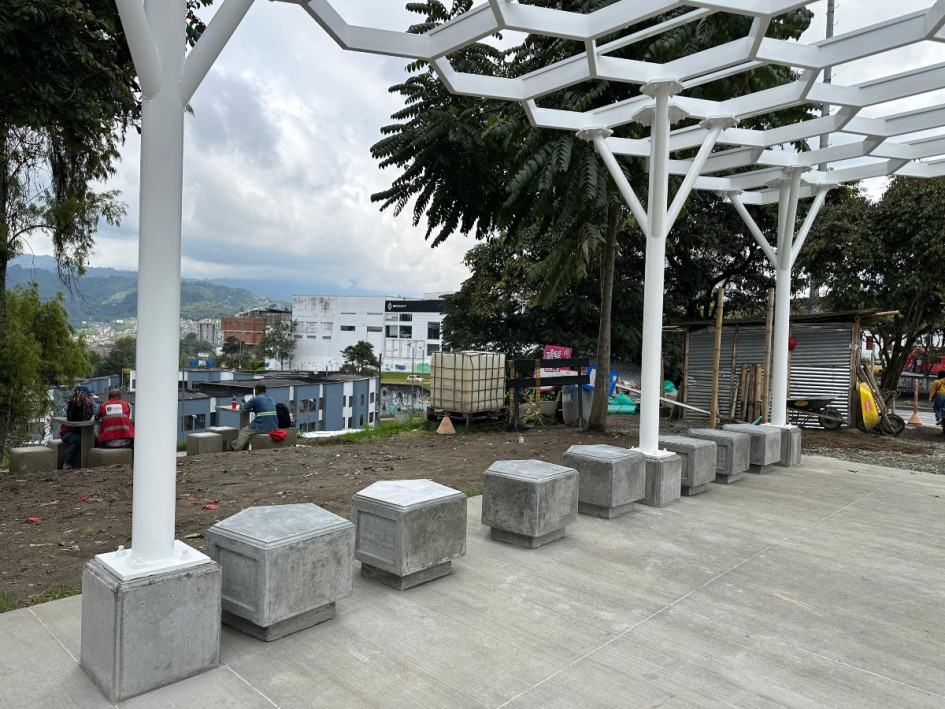 La Alcaldía de Manizales les notificará a tres empresas de transporte entre Manizales y Neira que deben recoger pasajeros únicamente en el paradero metropolitano. La intención es descongestionar el paradero ubicado frente a la puerta del Centro Comercial Fundadores.