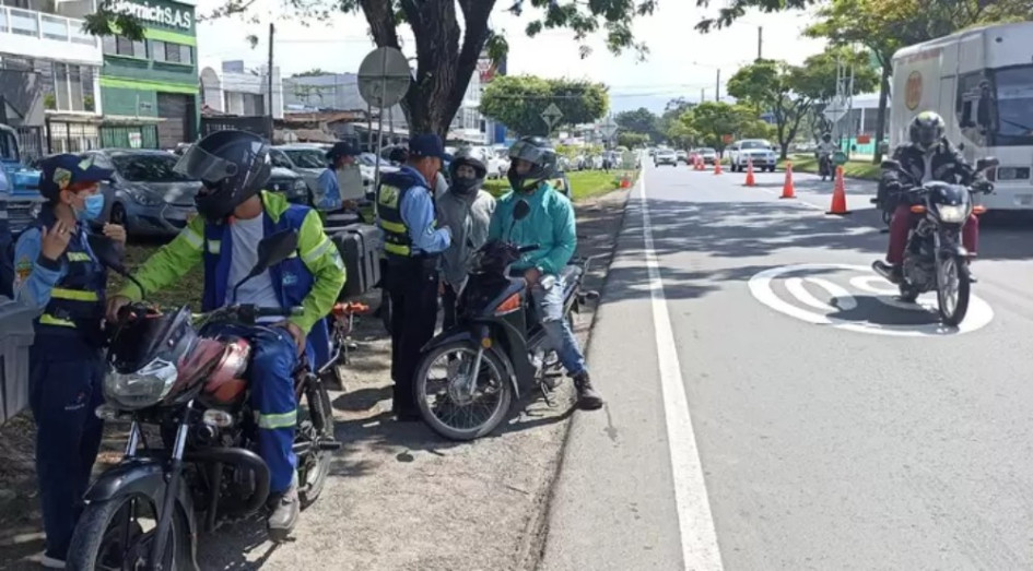 El alcalde advirtió que los agentes de tránsito seguirán en las calles haciendo cumplir las normas