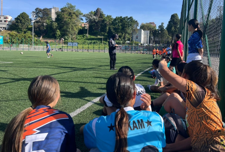 En la cancha del velódromo de la Universidad de Caldas el Once Caldas hace las veedurías para conformar el equipo que disputará la Liga Femenina 2025.
